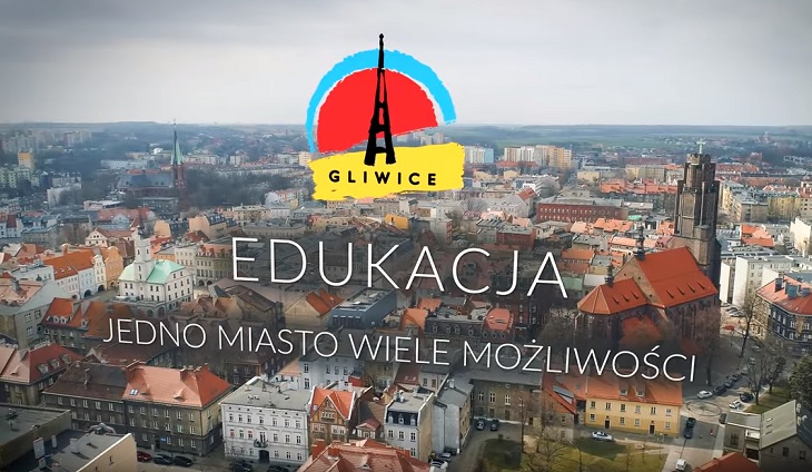 Panorama Gliwic na środku logo miasta Gliwice