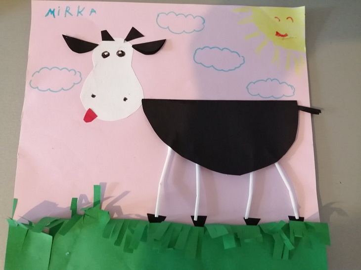 obrazek przedstawia krowę wyklejaną kolorowym papierem