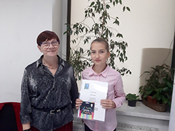 Karolina Płaczek z organizatorką konkursu