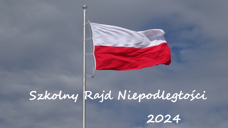 flaga polski na tle nieba z napisem szkolny rajd niepodległości