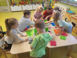 Grupa Iskierek z klockami Korbo