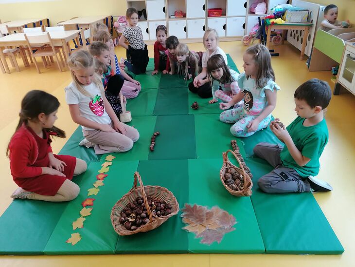 Kropelki podczas zajęć z darami jesieni 