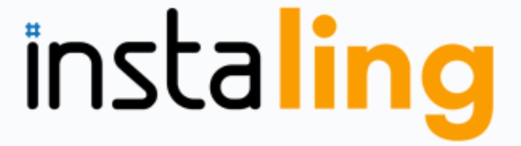 o logo przedstawiające napis „instaling”: - napis jest zapisany małymi literami, - „inst” ma kolor czarny, a „aling” – pomarańczowy, - litery są proste, zaokrąglone i mają nowoczesny, minimalistyczny charakter, - nad pierwszą literą znajduje się niewielki niebieski symbol złożony z kropek/gwiazdki, - całość znajduje się na białym tle, - logo sprawia wrażenie lekkiego, przyjaznego i nowoczesnego.